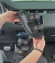 Cargar y reproducir el video en el visor de la galería, SANDALIAS PREMIUM NEGRA
